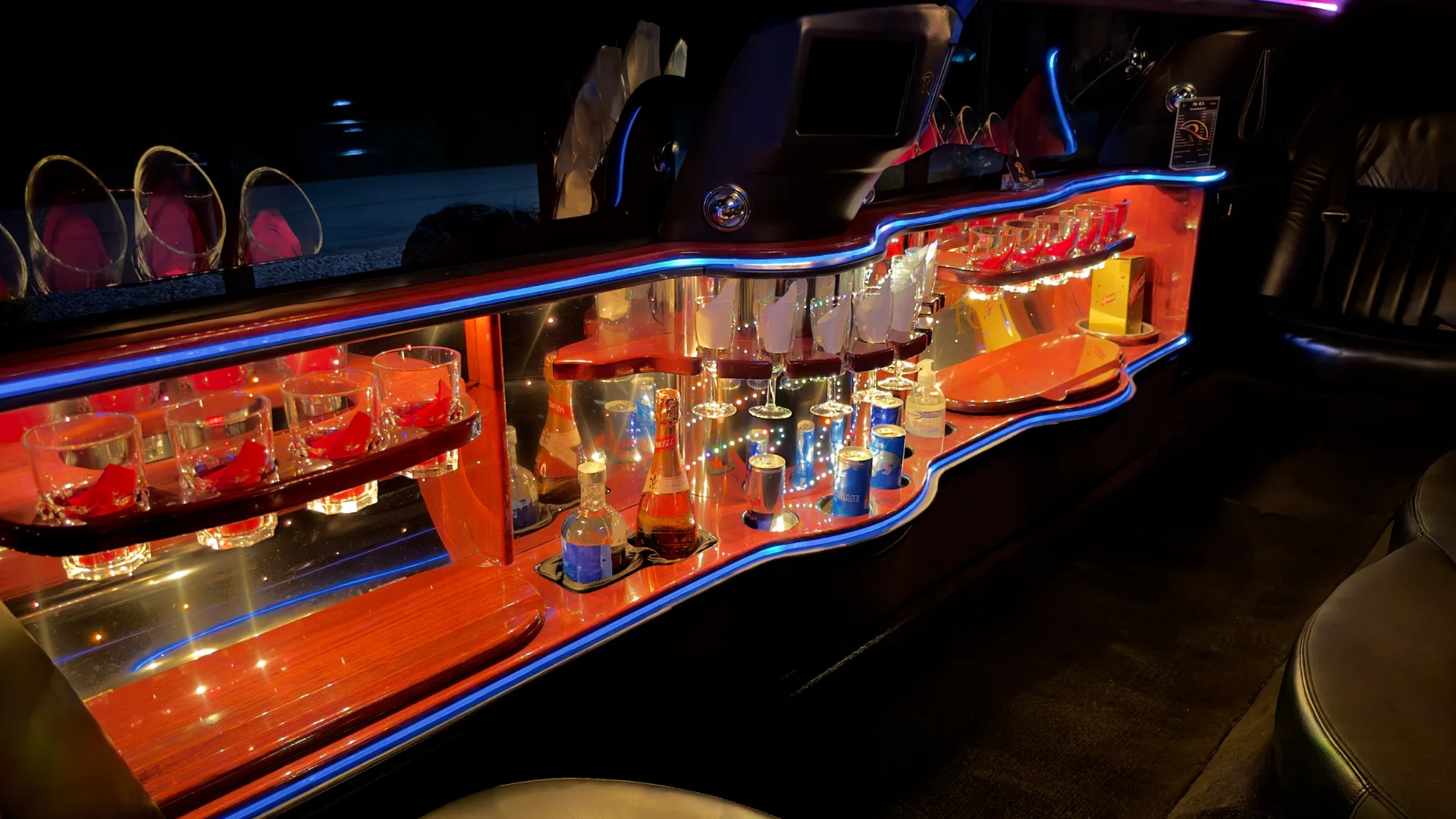 Stretchlimousine mieten, Stretchlimo für Hochzeit mieten in Wien, Stretch Limousine mieten, Stretchlimousine Wien, Limousine Wien, Limousinenservice Niederösterreich, Limousinenservice wien, Limousine mieten Wien